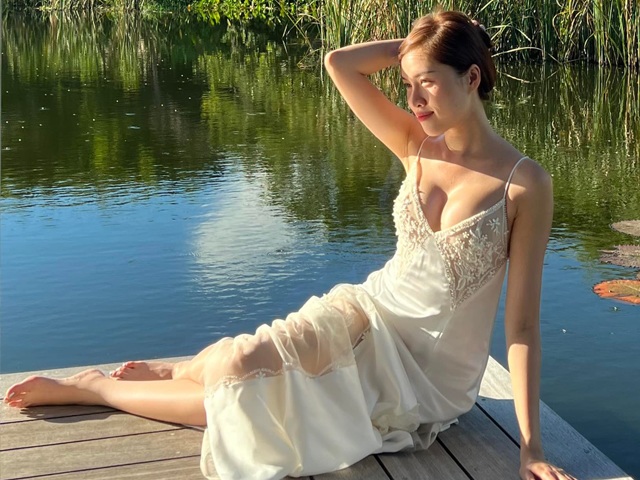 Style xuống phố từ ngoan hiền đến ngắm là mê của cô gia sư tiếng Anh thi hoa hậu 67 MC Thanh Thanh Huyền lên đồ đi đánh golf, lấn át cả Hương Giang nhờ lợi thế đôi chân 1m1