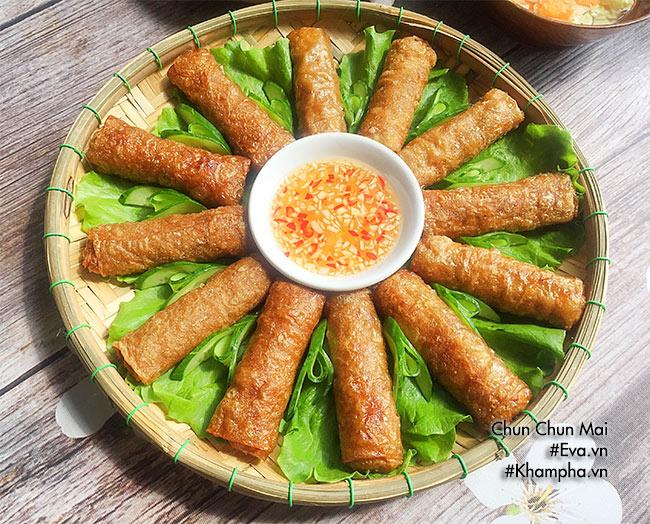 Cách rán nem vàng ươm, giòn rụm ấm lòng ngày Tết - Bếp Eva