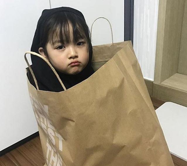 Hot kid Hàn Quốc đang làm mưa làm gió trên mạng xã hội với vẻ đáng yêu và tài năng. Hãy cùng xem hình ảnh của hot kid này để thấy sự đáng yêu của các bé Hàn Quốc.