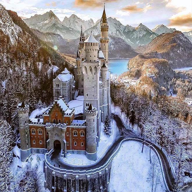Lâu đài cổ tích Neuschwanstein - tượng đài du lịch của Đức