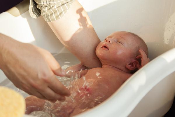 Tắm cho trẻ sơ sinh ngay sau khi ăn