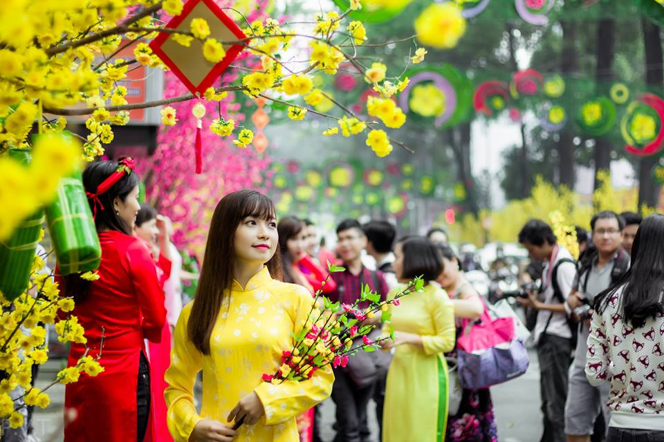 Địa điểm chụp ảnh tết ở Sài Gòn: Hãy cùng khám phá những địa điểm chụp ảnh tết đẹp nhất tại Sài Gòn. Từ các công viên, đường phố đến những ngôi chùa, đền thờ truyền thống, rất nhiều địa điểm sẽ mang đến cho bạn những bức ảnh đậm chất Sài Thành và tình cảm của ngày Tết. Hãy đến và khám phá ngay thôi!