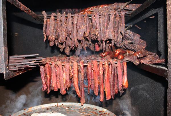 Thịt trâu gác bếp - đặc sản Tây Bắc ai cũng thích nhưng ẩn chứa nhiều mối  nguy hại