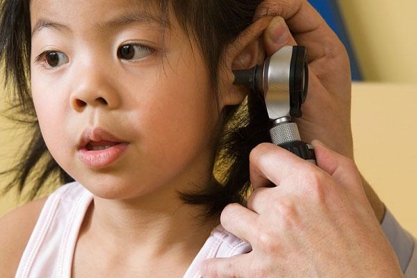 Nhiễm trùng tai: Bạn đã biết cách làm giảm đau chưa?