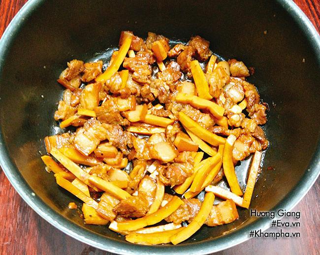 Cách làm thịt kho dừa thơm ngon, béo giòn quen mà vẫn ngon - Bếp Eva