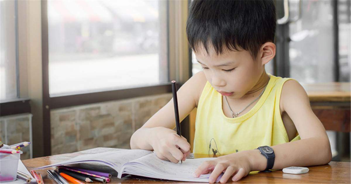 tre sau khi ra khoi truong, lam bai tap ve nha truoc hay choi truoc, su khac biet qua lon - 4