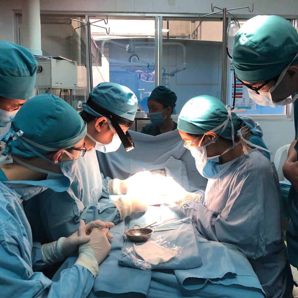 sinh ra la con trai nhung cau be phai tieu ngoi, 14 nam sau gia dinh moi biet nguyen nhan - 2