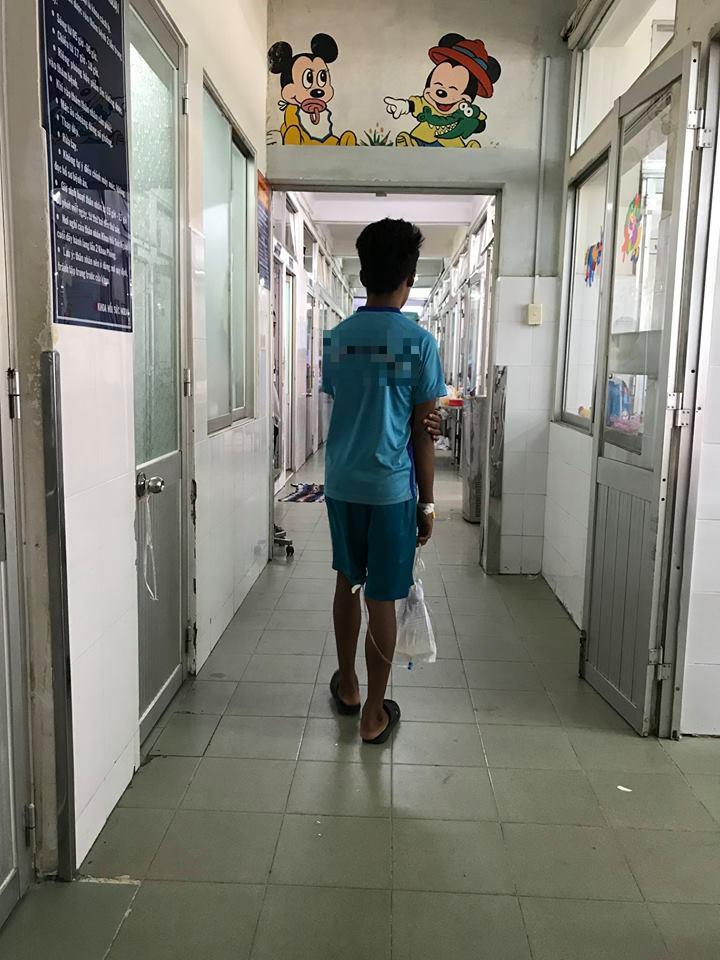 sinh ra la con trai nhung cau be phai tieu ngoi, 14 nam sau gia dinh moi biet nguyen nhan - 1