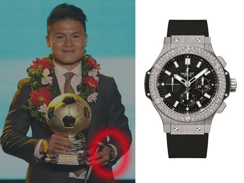 Chiếc đồng hồ đắt giá trên tay Quang Hải khi anh nhận giải quả bóng vàng 2018. Chiếc đồng hồ được Quang Hải sử dụng trong một buổi ghi hình thuộc thương hiệu Hublot, dòng Big Bang Steel Diamond được nạm kim cương có giá 315 triệu (chưa thuế). 
