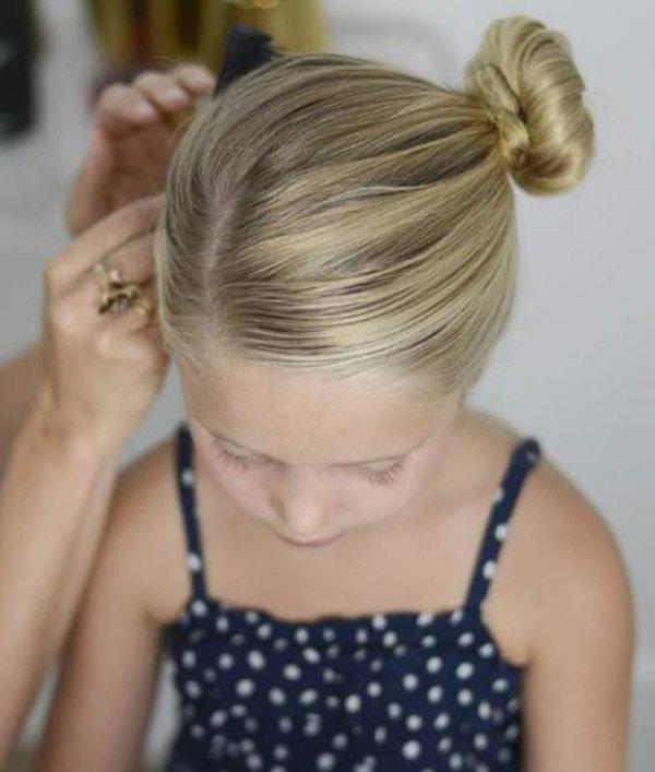 20 kiểu cột tóc cho bé gái đơn giản đi học đi chơi xinh hết cỡ
