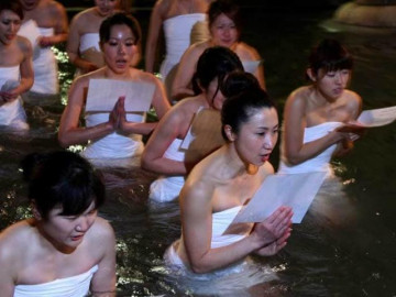 Cận cảnh lễ hội khỏa thân độc dị nhất Nhật Bản