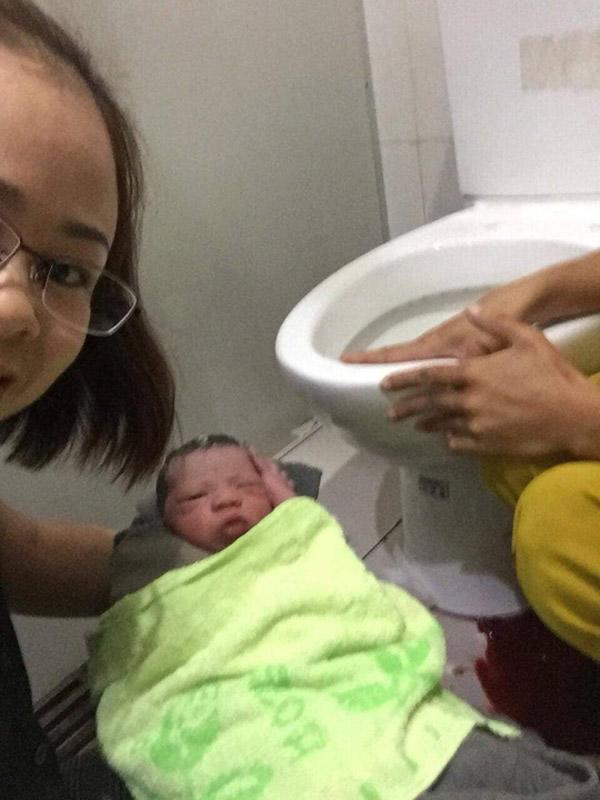 Về quê sinh con, mẹ Nghệ An bất ngờ đẻ luôn trong... nhà vệ sinh Bến xe Miền Đông