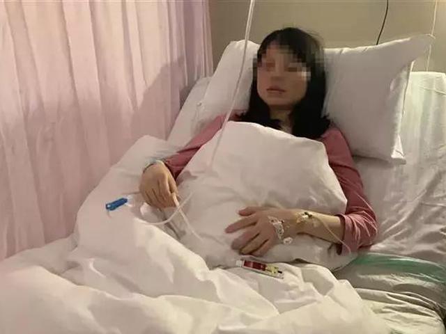 Nhập viện để bác sĩ chữa bệnh trĩ, 2 tiếng sau mẹ bầu hoảng hốt thấy vùng kín chảy máu
