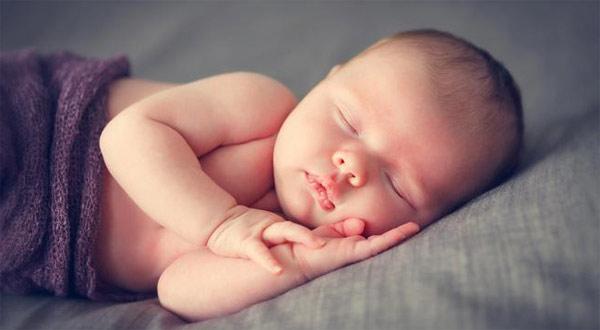 Trẻ sơ sinh ngủ nhiều nguyên nhân từ đâu và những thông tin cần ...