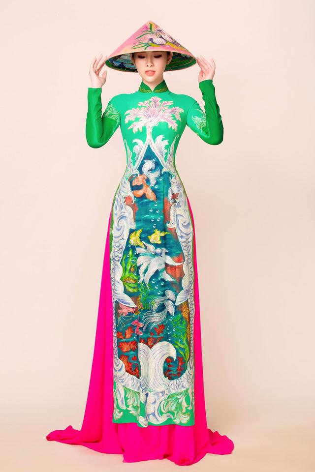 Á hậu Thanh Trang là một trong những người đẹp nổi tiếng tại Việt Nam. Cô luôn biết cách thể hiện phong cách thời trang của mình thông qua bộ trang phục áo dài tuyệt đẹp. Những bức ảnh của cô với áo dài đầy quyến rũ nhất định sẽ khiến bạn cảm thấy thích thú.