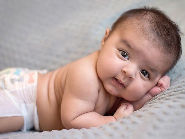 Trẻ 2 tháng tuổi: Quá trình phát triển và cách chăm sóc bé