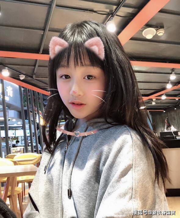 Con gái 12 tuổi của Trương Vô Kỵ gây sốt mạng nhờ vẻ đẹp trong ...