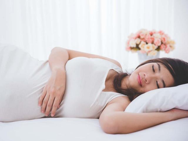 Quy tắc 4 cởi ra, 4 mặc vào khi đi ngủ cho bà bầu giúp mẹ khỏe, con ngoan