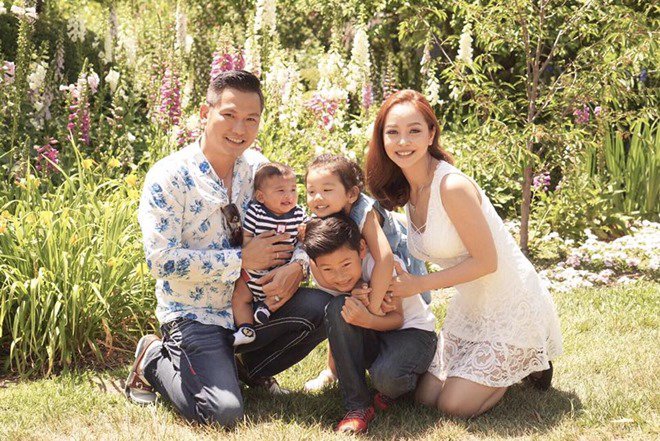 Jennifer Phạm sinh con gái thứ 4, mẹ chồng bay từ TP.HCM ra Hà Nội để chăm  đẻ