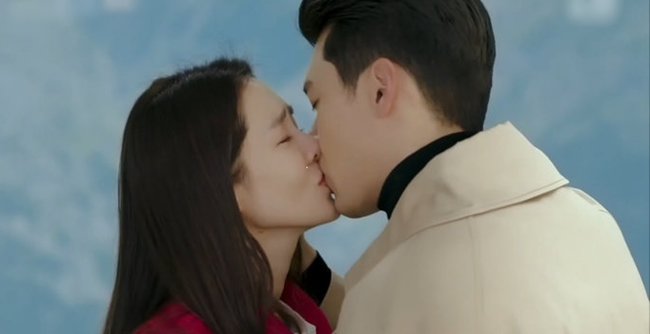 Cô gái hôn nhau đắm đuối cưởi áo với bạn trai | Sau Khi Gặp Được Anh Tập 14  | iQIYI Vietnam - YouTube