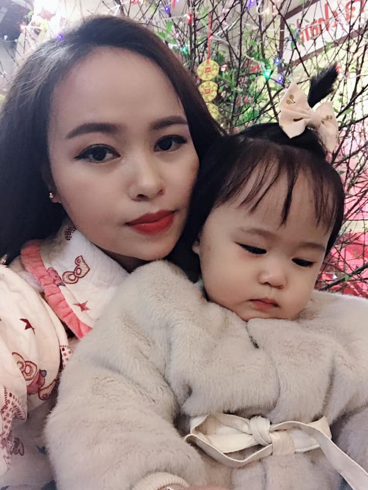 Mẹ Thanh Hóa tự may váy cho con gái, sau 1 năm nhìn bộ sưu tập mà ngất ngây - 1