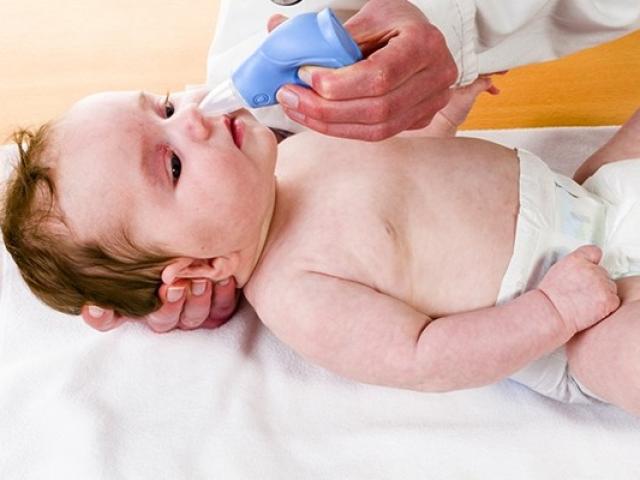 7 cách trị nghẹt mũi cho trẻ sơ sinh dân gian