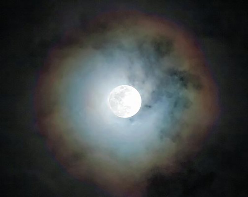 Lý giải bí ẩn sau hiện tượng cầu vồng trăng vô cùng hiếm trên thế giới