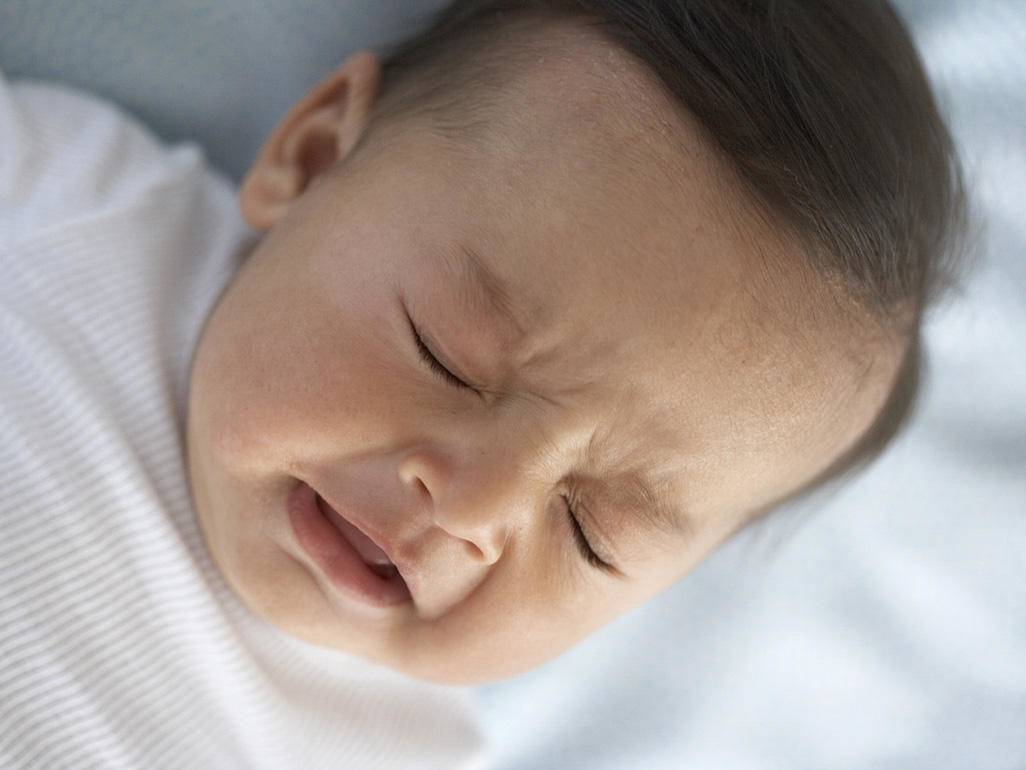 Dưới 6 tháng tuổi, bé thở khò khè nhưng không có nước mũi phải làm sao? - 1
