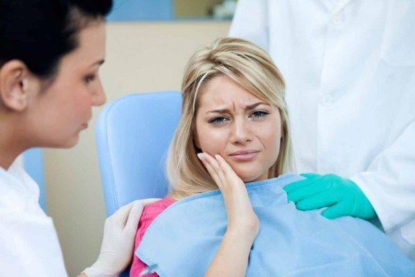 Bà bầu bị chảy máu chân răng có đáng ngại?