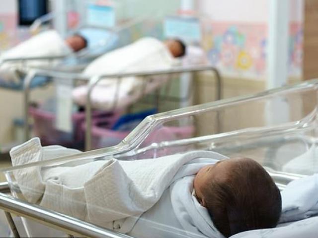 Vừa chào đời đã nhiễm COVID-19, em bé sơ sinh trở thành bệnh nhân nhỏ tuổi nhất thế giới