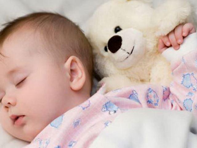 5 mẹo để bé ngủ không giật mình - 4