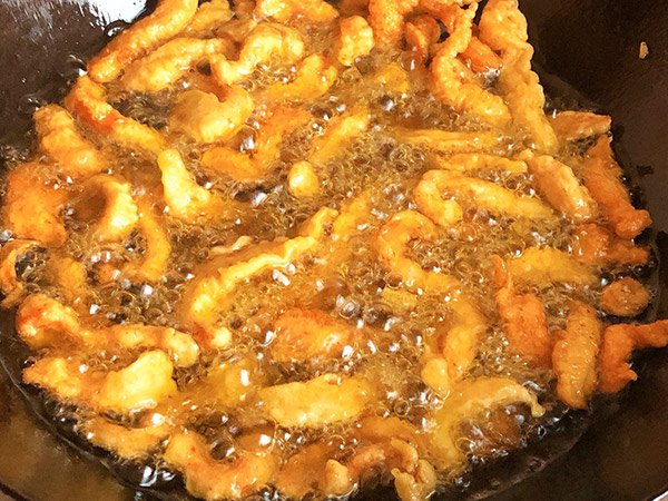 me dam bien thit uc ga kho khoc thanh mon khoai khau cho ca nha - 8