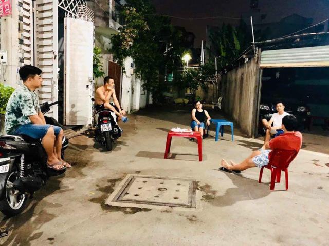Giao tiếp độc- lạ thời COVID-19 lan rộng: Mỗi người riêng một góc trời, cách nhau 2m