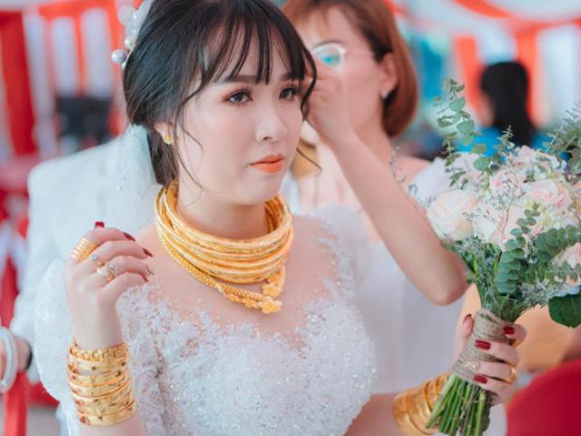 Đám cưới khủng ở Bình Dương: Bất ngờ phản ứng của cô dâu khi được mẹ tặng 20 cây vàng