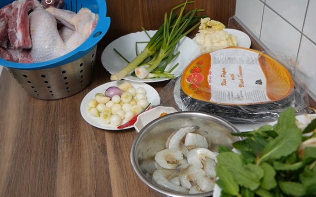 Cách nấu mì Quảng đơn giản thơm ngon chuẩn vị miền Trung - 1