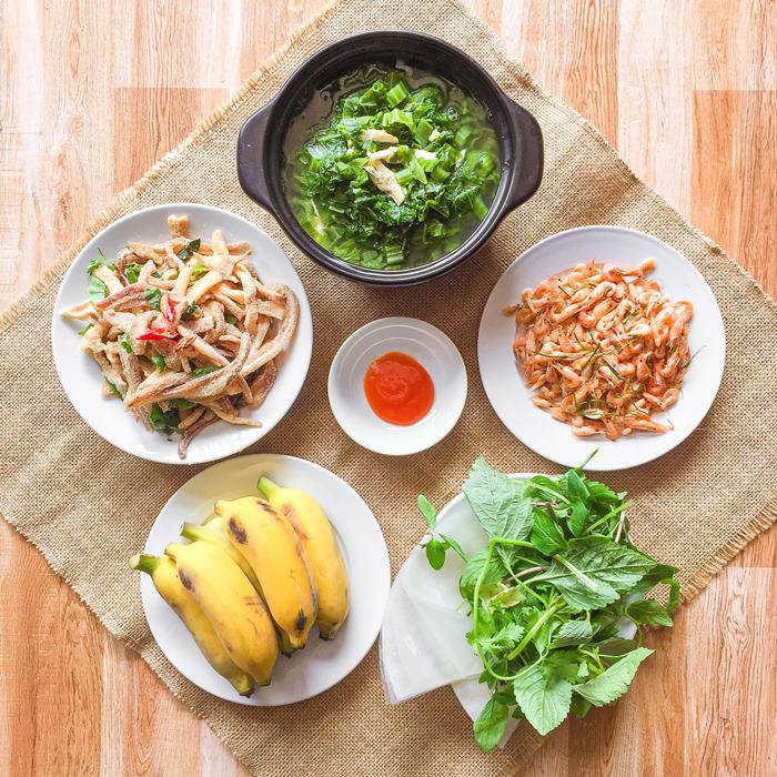 9X khoe cơm mùa đông cho 6 người đủ món ngon nhưng lại bị chê amp;#34;ít thế!amp;#34; - 11