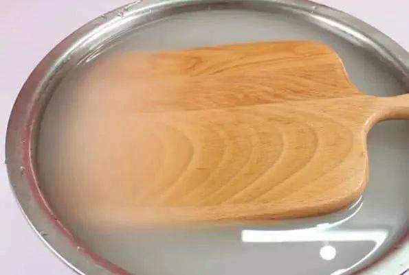 Đầu bếp mách chị em mua thớt về nhớ làm ngay việc này để không mốc nứt - 4
