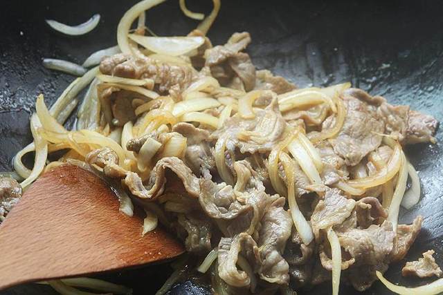 Bò xào hành tây thêm gia vị này, vừa ngon ngọt lại mềm ai cũng ăn 3-4 bát cơm - 9
