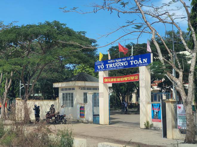 Nữ sinh lớp 7 sinh con trong nhà tắm: Có người đàn ông 30 tuổi nhận là cha đứa bé