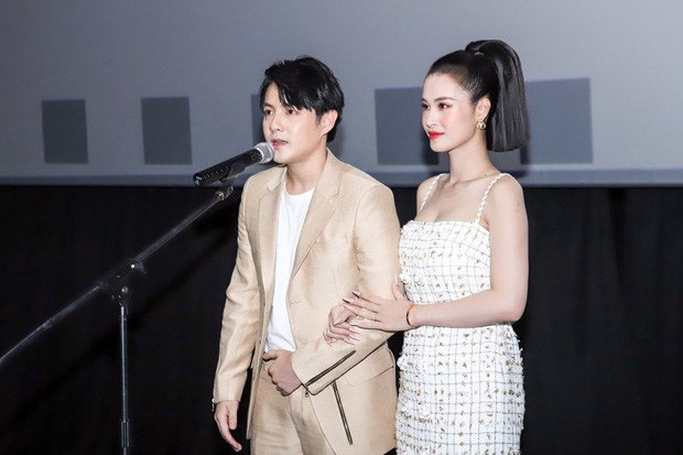 Sự thật việc Đông Nhi lộ ngực trên sân khấu Zing Music Awards  TinNhaccom