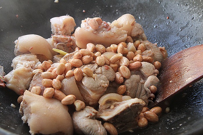 Kho chân giò lại thêm hạt này, cả nhà đòi ăn ngay khi vừa nhìn thấy - 6