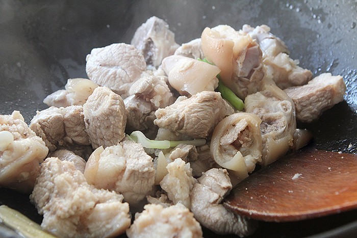 Kho chân giò lại thêm hạt này, cả nhà đòi ăn ngay khi vừa nhìn thấy - 4