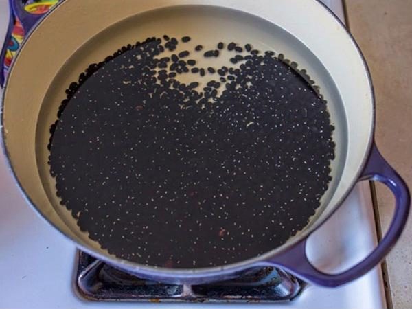 Cách nấu cháo đậu đen cho bé giúp thanh mát, giải nhiệt - 3