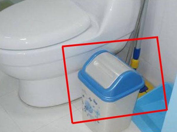 Thùng rác trong nhà vệ sinh phải có nắp, lý do đơn giản 99% đều ...