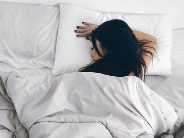 3 tư thế ngủ dễ khiến ngực lép, lưng đau, có tư thế còn có thể tổn thương não bộ