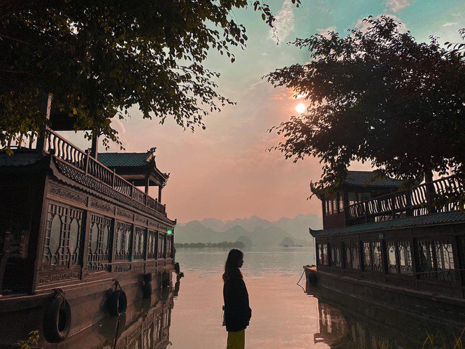 Du Xuân đầu năm tại ngôi chùa lớn nhất Việt Nam, phong cảnh yên bình và đẹp  như một thước phim điện ảnh