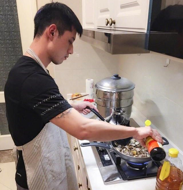 Đói bụng lúc nửa đêm và cách hành xử của chồng sẽ cho biết anh ta yêu vợ hay không