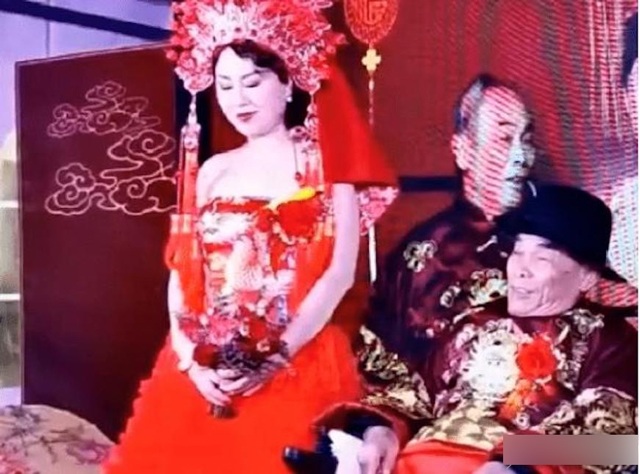 Pernikahan MU dengan suaminya yang masih perjaka usia 80 tahun