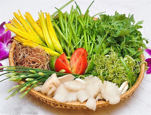 Hậu ly hôn, amp;#34;cá sấu chúaamp;#34; chăm vào bếp, khoe món lẩu nhưng toàn đồ nướng - 4