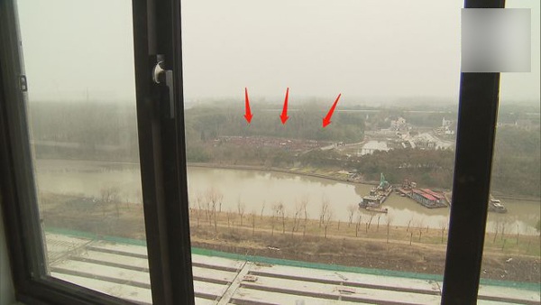 Spending money to buy an apartment in the direction of the river, the man was surprised with the scene of receiving the house - 4